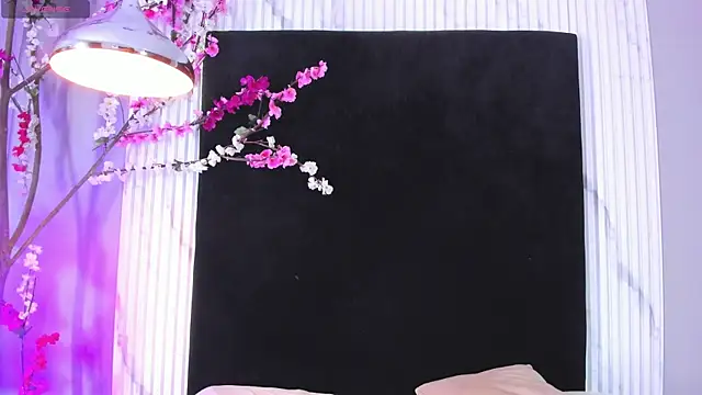 MONIK FOX CR online show from December 2, 2025, 7:48 pm