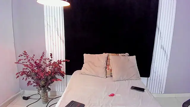Snapshot of MONIK_FOX_CR chatting on October 15, 2025, 7:55 pm MONIK FOX CR online show from October 15, 2025, 7:55 pm