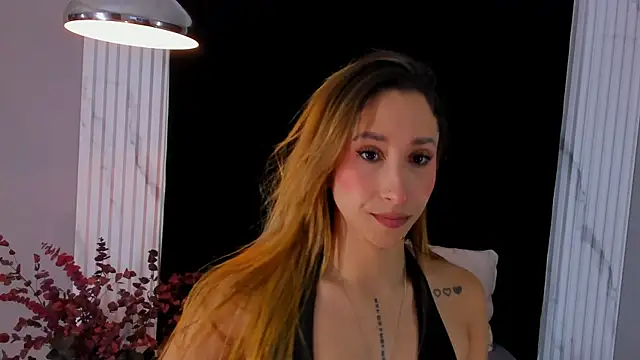 Snapshot of MONIK_FOX_CR chatting on October 3, 2025, 8:21 pm MONIK FOX CR online show from October 3, 2025, 8:21 pm