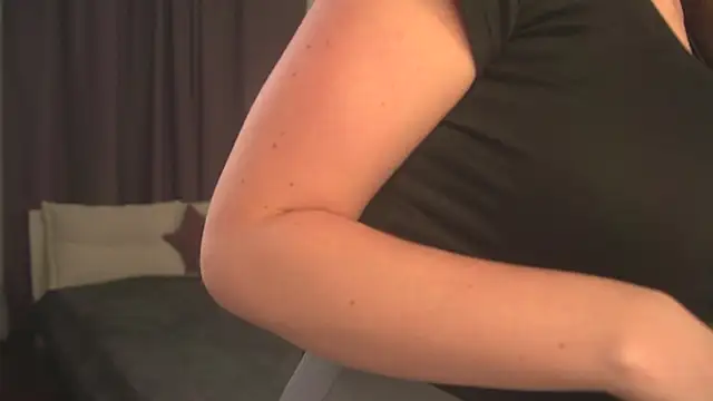 Snapshot of Olivia_Farrell chatting on October 25, 2025, 12:39 pm Olivia Farrell online show from October 25, 2025, 12:39 pm