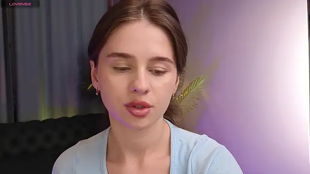 Snapshot of Olivia_Farrell chatting on September 23, 2025, 12:45 pm Olivia Farrell online show from September 23, 2025, 12:45 pm