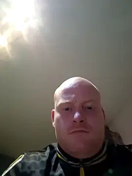 svenni2525 online show from October 20, 2025, 3:19 am