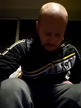 svenni2525 online show from November 21, 2025, 1:26 am