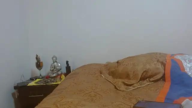 naiaratobon   online show from March 14, 2026, 12:27 am