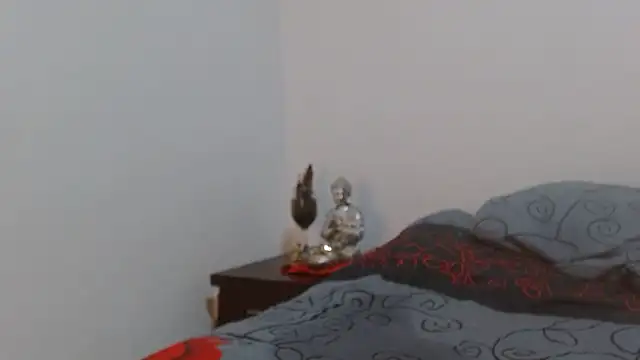 naiaratobon   online show from February 14, 2026, 6:46 am