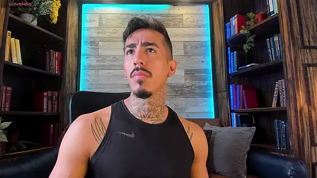 Snapshot of Donovan_Desmond chatting on November 25, 2025, 8:20 pm Donovan Desmond online show from November 25, 2025, 8:20 pm