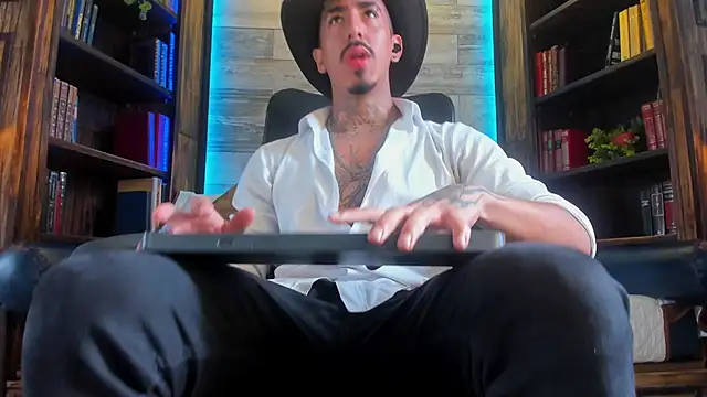 Snapshot of Donovan_Desmond chatting on October 27, 2025, 8:10 pm Donovan Desmond online show from October 27, 2025, 8:10 pm