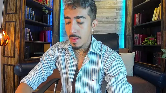 Snapshot of Donovan_Desmond chatting on November 13, 2025, 11:19 pm Donovan Desmond online show from November 13, 2025, 11:19 pm