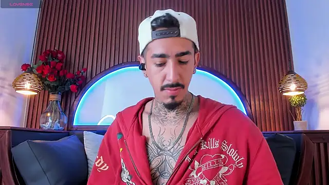 Snapshot of Donovan_Desmond chatting on November 28, 2025, 8:20 pm Donovan Desmond online show from November 28, 2025, 8:20 pm