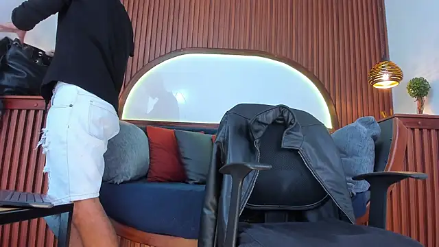 Snapshot of Donovan_Desmond chatting on November 1, 2025, 8:46 pm Donovan Desmond online show from November 1, 2025, 8:46 pm