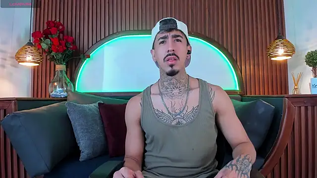 Snapshot of Donovan_Desmond chatting on November 21, 2025, 8:19 pm Donovan Desmond online show from November 21, 2025, 8:19 pm