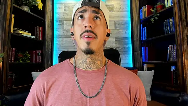 Snapshot of Donovan_Desmond chatting on October 21, 2025, 8:52 pm Donovan Desmond online show from October 21, 2025, 8:52 pm