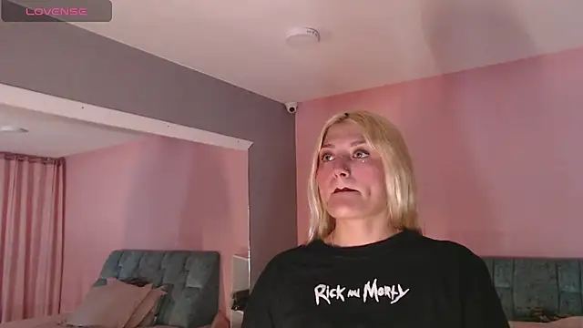 Snapshot of Camila_Russoo chatting on February 19, 2026, 8:39 pm Camila Russoo online show from February 19, 2026, 8:39 pm