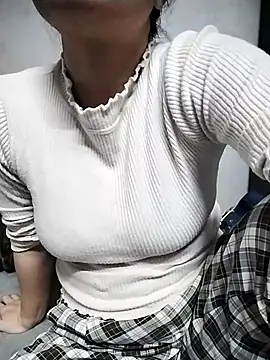 Mie rose online show from February 7, 2026, 1:30 pm