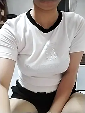 Snapshot of Mie_rose chatting on October 19, 2025, 1:41 am Mie rose online show from October 19, 2025, 1:41 am