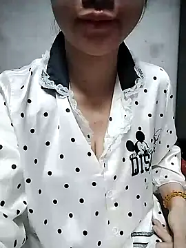 Mie rose online show from March 11, 2026, 10:59 pm