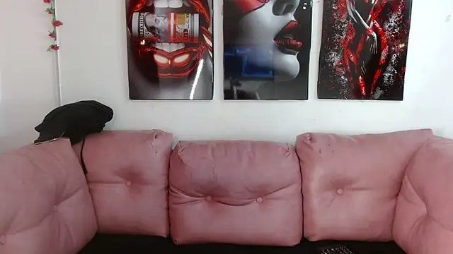 Snapshot of Miahotcs1 chatting on April 30, 2026, 2:02 pm Miahotcs1 online show from April 30, 2026, 2:02 pm