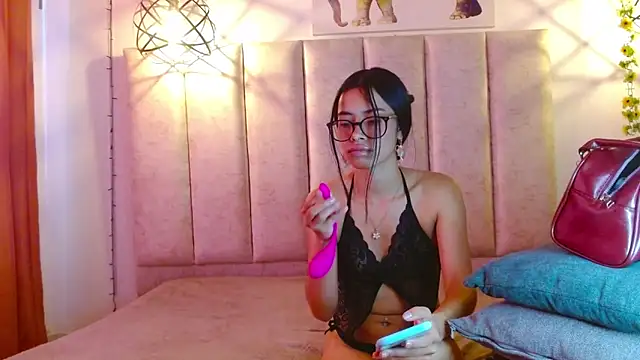 Snapshot of Miahotcs1 chatting on October 1, 2025, 2:21 pm Miahotcs1 online show from October 1, 2025, 2:21 pm