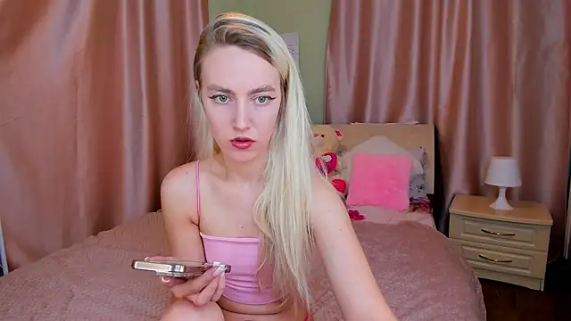 Snapshot of mishapallmer chatting on June 5, 2026, 5:34 am mishapallmer online show from June 5, 2026, 5:34 am