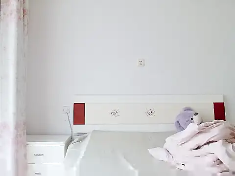 huihui520-- online show from September 25, 2025, 11:44 pm