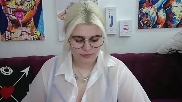Snapshot of Amber_Monro chatting on October 6, 2025, 2:46 am Amber Monro online show from October 6, 2025, 2:46 am
