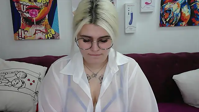 Snapshot of Amber_Monro chatting on September 22, 2025, 1:22 am Amber Monro online show from September 22, 2025, 1:22 am