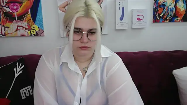 Snapshot of Amber_Monro chatting on October 1, 2025, 1:11 am Amber Monro online show from October 1, 2025, 1:11 am