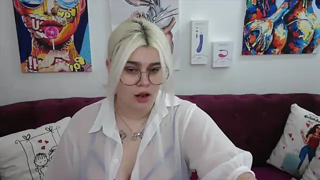 Snapshot of Amber_Monro chatting on October 14, 2025, 2:12 am Amber Monro online show from October 14, 2025, 2:12 am