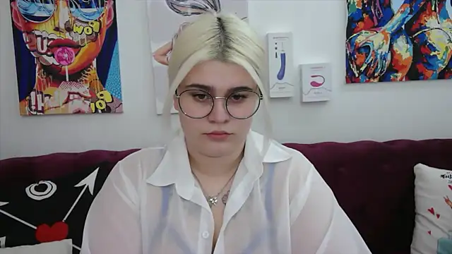 Snapshot of Amber_Monro chatting on October 8, 2025, 3:52 am Amber Monro online show from October 8, 2025, 3:52 am