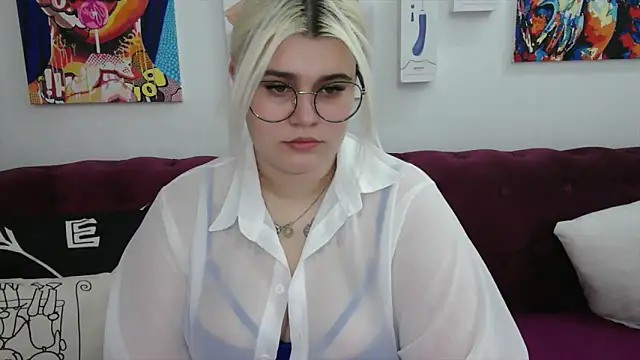 Snapshot of Amber_Monro chatting on September 23, 2025, 3:13 am Amber Monro online show from September 23, 2025, 3:13 am