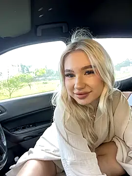 Snapshot of Kiss_Avrora_ chatting on September 18, 2025, 4:15 am Kiss Avrora  online show from September 18, 2025, 4:15 am