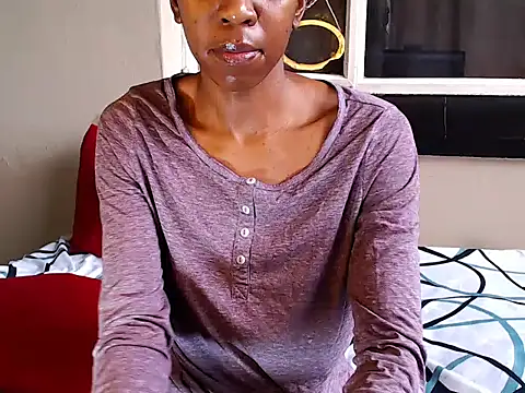 Snapshot of PetiteEbonyBabe chatting on September 28, 2025, 7:37 am PetiteEbonyBabe online show from September 28, 2025, 7:37 am