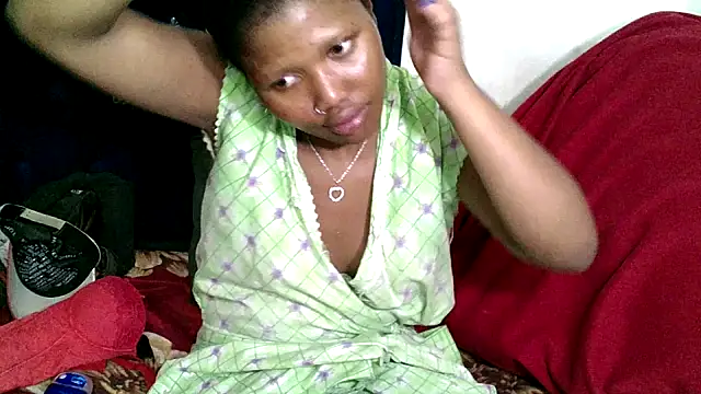 BUNNYCHOWX28 online show from January 7, 2026, 6:24 pm