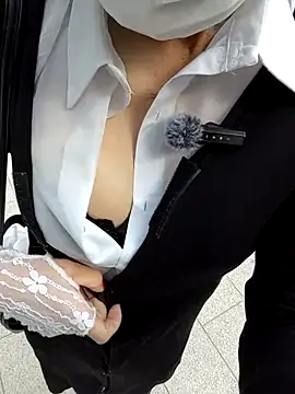 pink-mai online show from March 1, 2026, 12:32 am