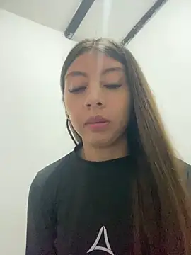 Sara-cooper2 online show from February 4, 2026, 11:11 pm