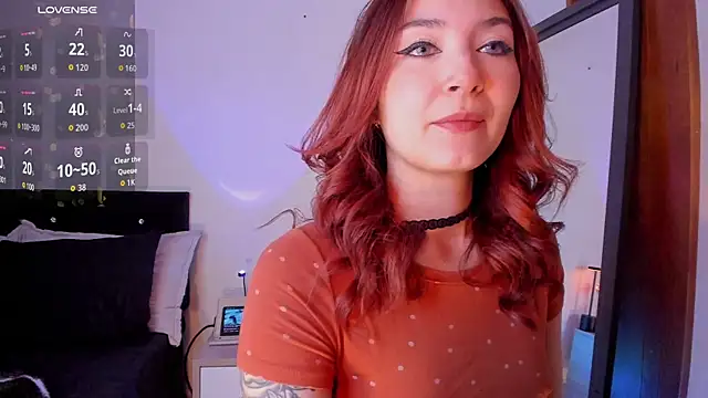 Snapshot of Isis-Blaze chatting on December 18, 2025, 8:01 pm Isis-Blaze online show from December 18, 2025, 8:01 pm