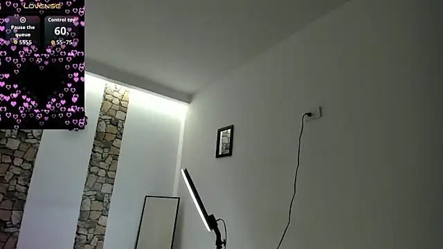 NinaCollinss1 online show from September 23, 2025, 4:14 pm