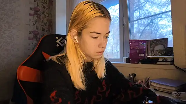 Snapshot of Witching_Moon chatting on November 27, 2025, 7:31 am Witching Moon online show from November 27, 2025, 7:31 am