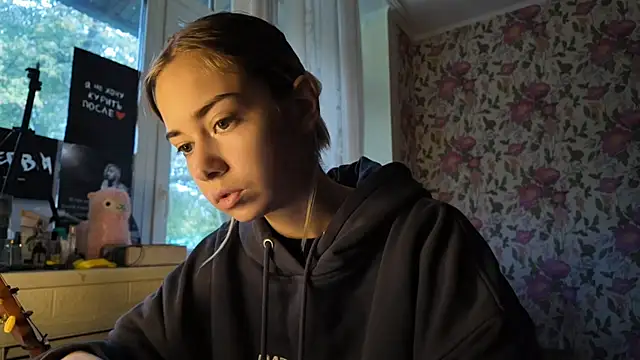 Snapshot of Witching_Moon chatting on September 12, 2025, 8:03 am Witching Moon online show from September 12, 2025, 8:03 am