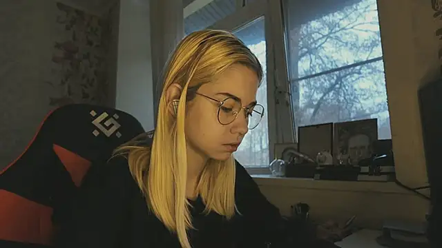 Snapshot of Witching_Moon chatting on November 22, 2025, 8:02 am Witching Moon online show from November 22, 2025, 8:02 am