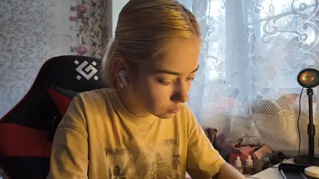 Snapshot of Witching_Moon chatting on October 30, 2025, 7:28 am Witching Moon online show from October 30, 2025, 7:28 am