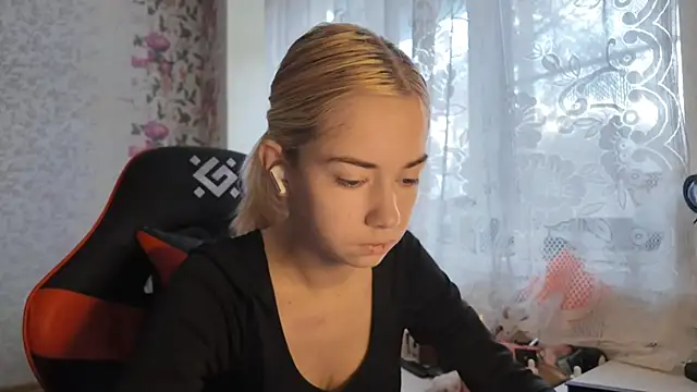 Snapshot of Witching_Moon chatting on November 6, 2025, 7:23 am Witching Moon online show from November 6, 2025, 7:23 am