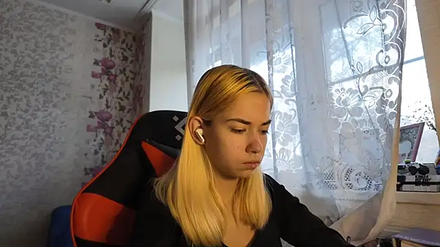 Snapshot of Witching_Moon chatting on November 14, 2025, 7:34 am Witching Moon online show from November 14, 2025, 7:34 am