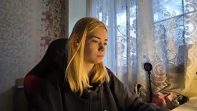 Snapshot of Witching_Moon chatting on October 15, 2025, 7:27 am Witching Moon online show from October 15, 2025, 7:27 am