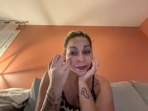 Snapshot of minettedusud chatting on September 18, 2025, 8:34 pm minettedusud online show from September 18, 2025, 8:34 pm