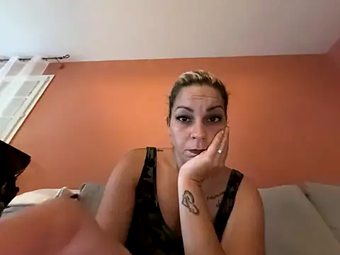 Snapshot of minettedusud chatting on September 18, 2025, 7:22 am minettedusud online show from September 18, 2025, 7:22 am