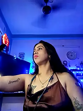 Love Beauty01 online show from February 14, 2026, 6:52 pm