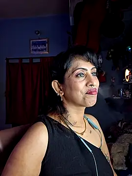 Snapshot of Love_Beauty01 chatting on April 18, 2026, 6:54 pm Love Beauty01 online show from April 18, 2026, 6:54 pm