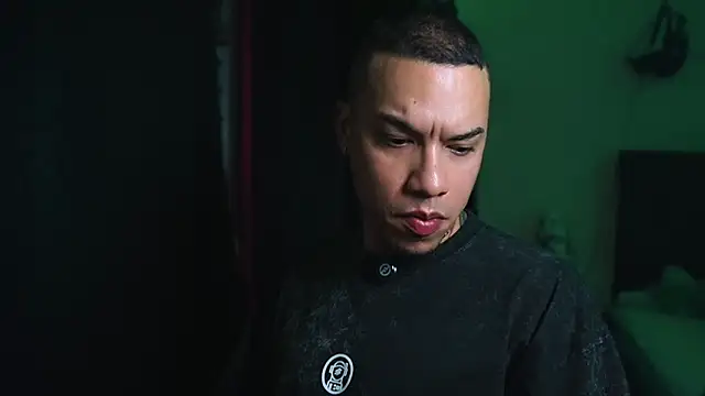 Snapshot of AlphaMasterXxx chatting on February 9, 2026, 4:10 am AlphaMasterXxx online show from February 9, 2026, 4:10 am