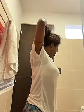 EmilyKisx online show from October 22, 2025, 1:32 pm